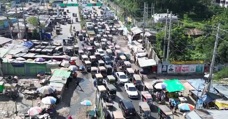 গল্লামারী সেতুতে তীব্র যানজট